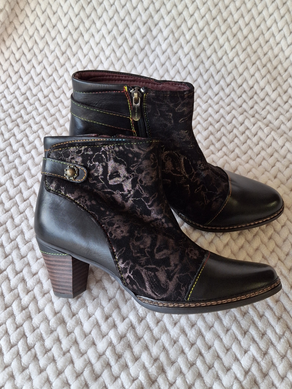 Women's L' Artiste Women's Socute Zipper Black Booties
